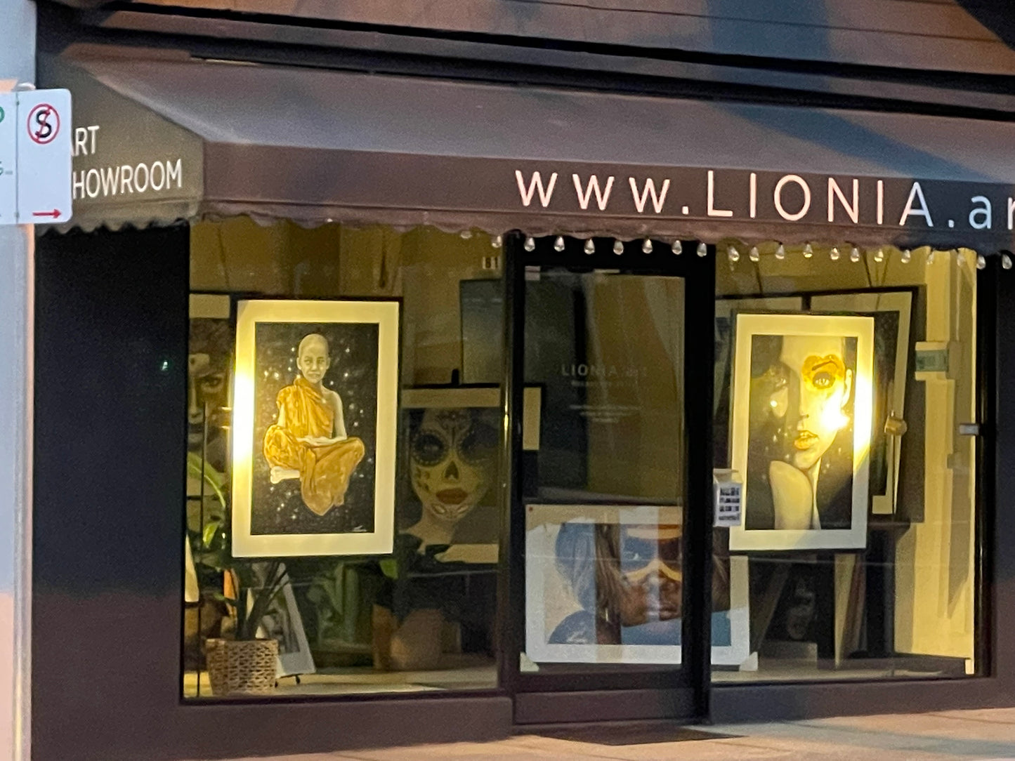 Om / Star Deluxe/sold. Enquire to get a custom work.