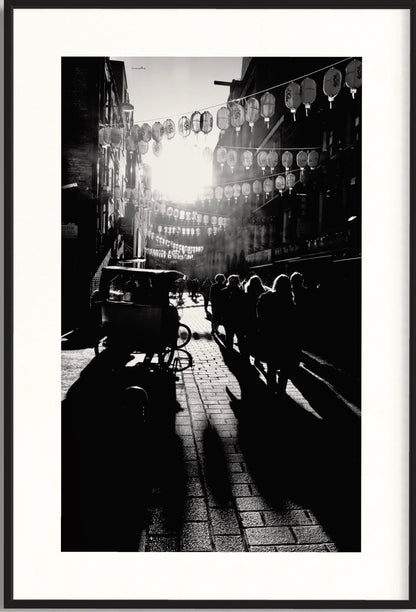 Between the traﬃc / London China town - by Laurence Pang