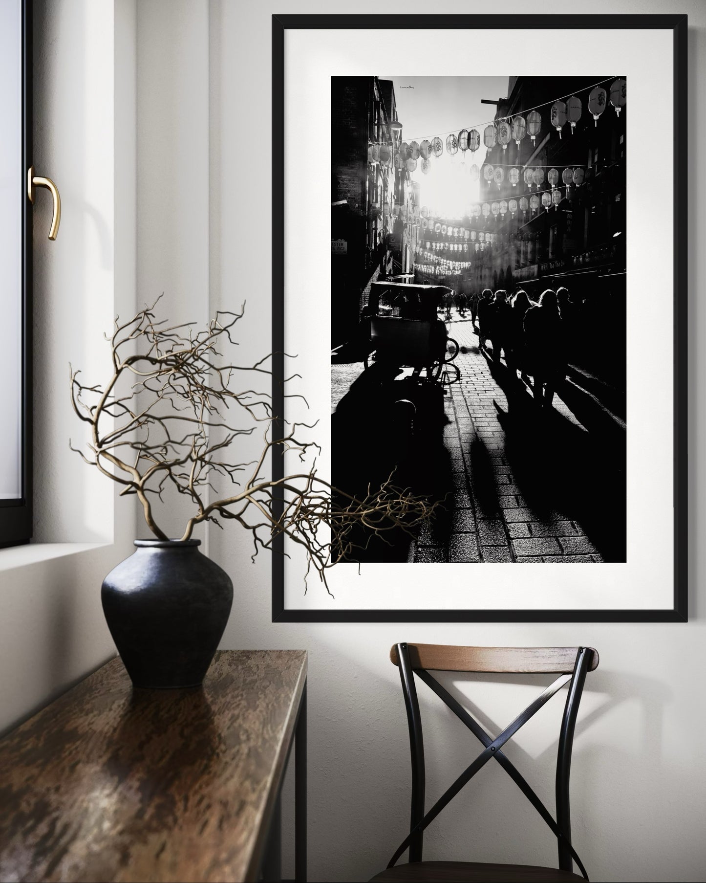 Between the traﬃc / London China town - by Laurence Pang