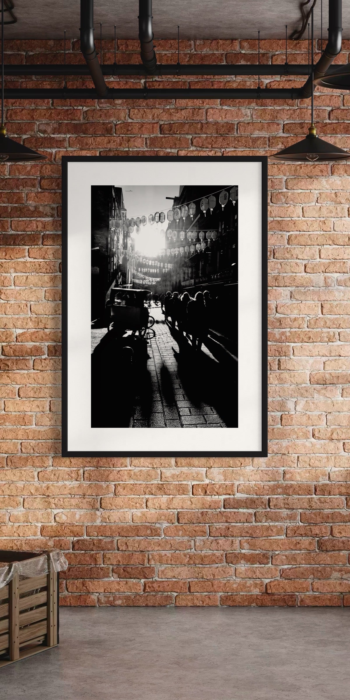 Between the traﬃc / London China town - by Laurence Pang