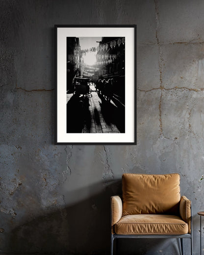Between the traﬃc / London China town - by Laurence Pang
